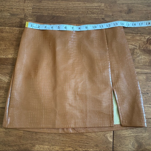 Fashion Nova Flame in your Heart Croc Camel Mini M - Picture 8 of 11